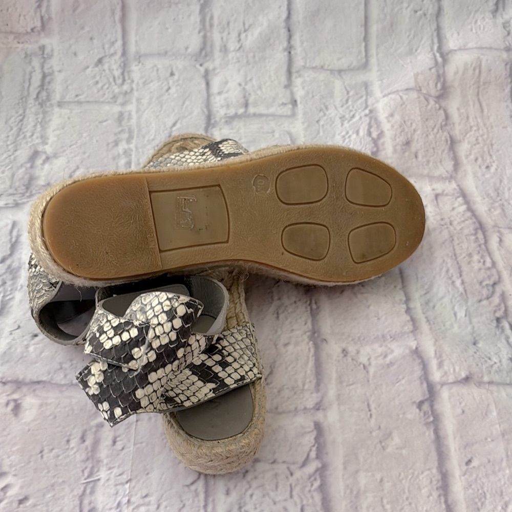 🔵”LIKE NEW” VINCE Snakeskin Espadrille Velcro Ankle Strap Sandal - Picture 8 of 10